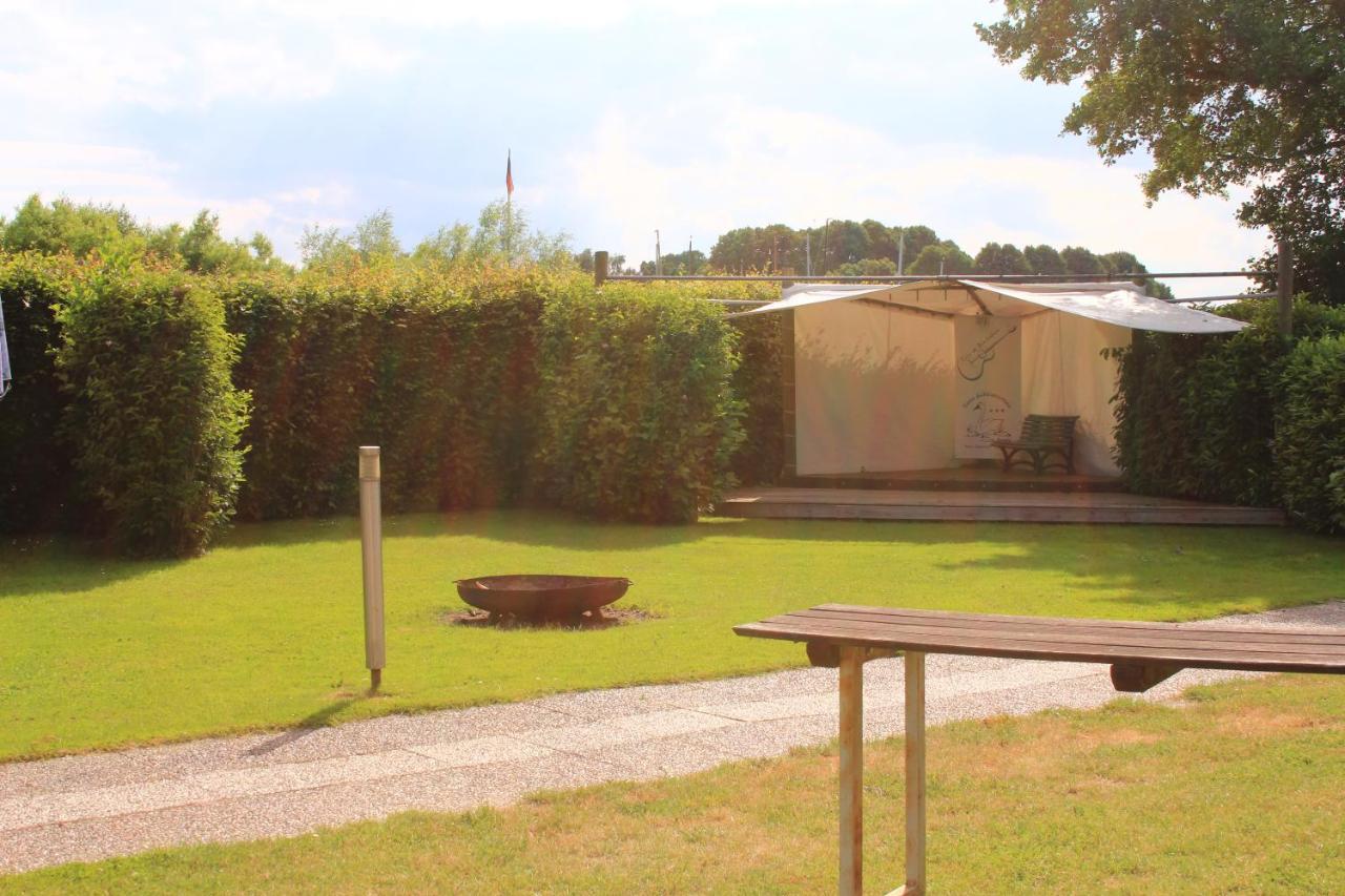 Moderne Und Helle Ferienwohnung Am Ploener See Bosau Extérieur photo